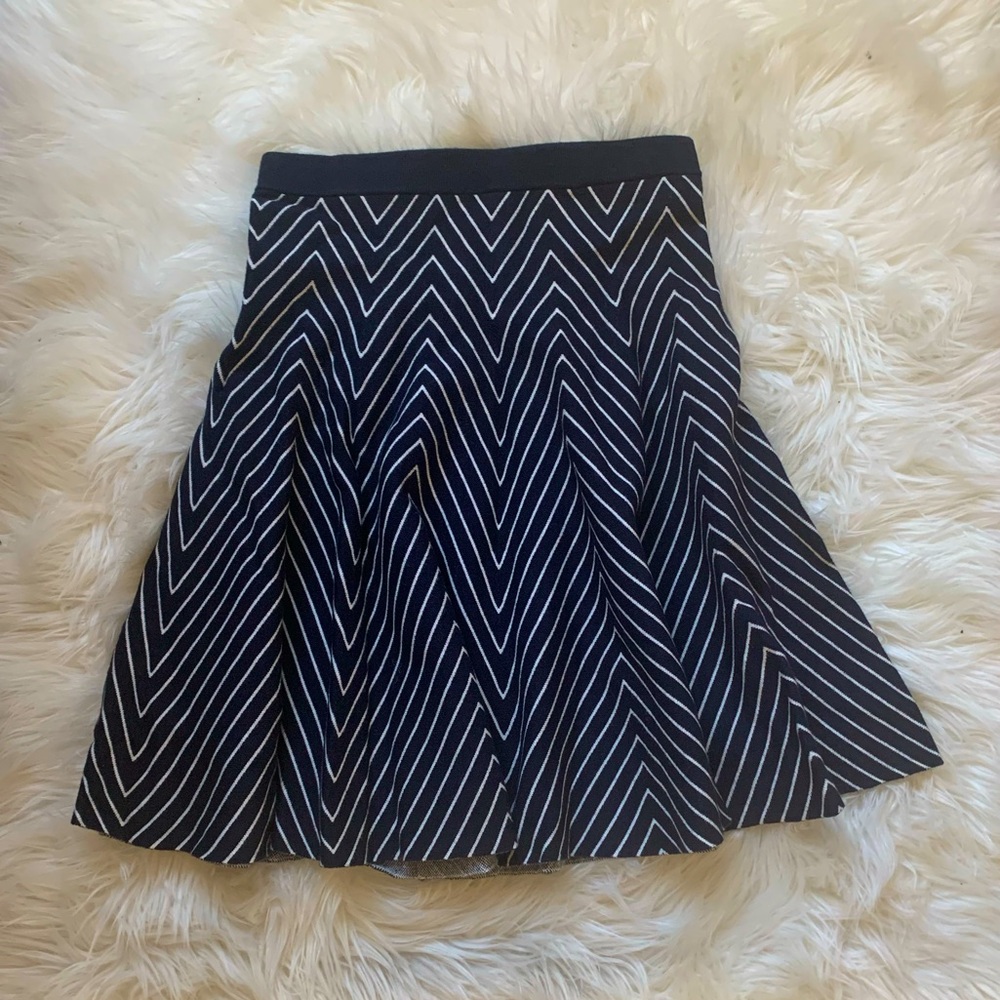 ** FINAL MARKDOWN **
NWOT Carmen Marc Valvo Chevron Knit Skirt Size XS